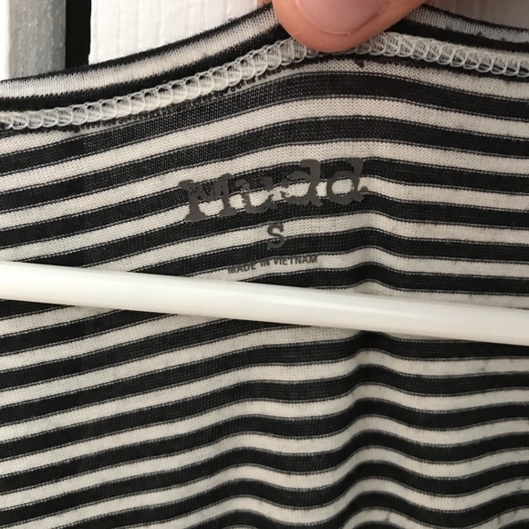 Black and white striped flowy tee - Picture 2 of 3